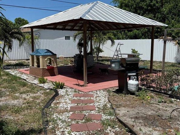 733 45th St, West Palm Beach FL 33407