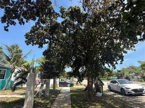 733 45th St, West Palm Beach FL 33407