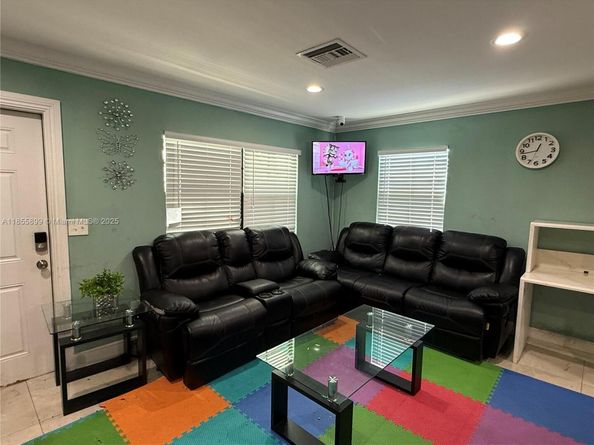 733 45th St, West Palm Beach FL 33407