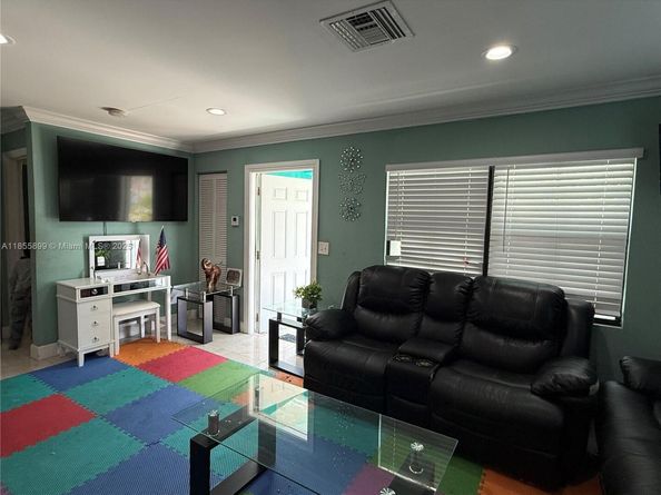 733 45th St, West Palm Beach FL 33407