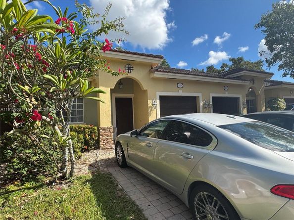 1221 NE 32nd Ter, Homestead FL 33033