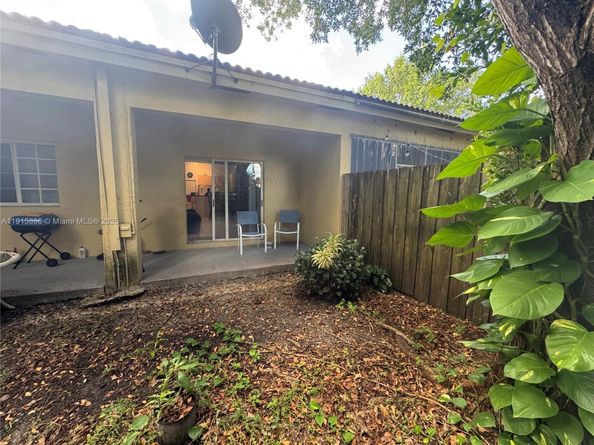 1221 NE 32nd Ter, Homestead FL 33033