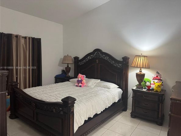 1221 NE 32nd Ter, Homestead FL 33033