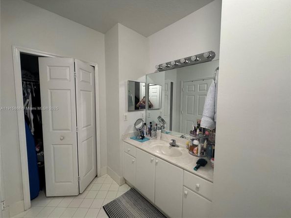 1221 NE 32nd Ter, Homestead FL 33033