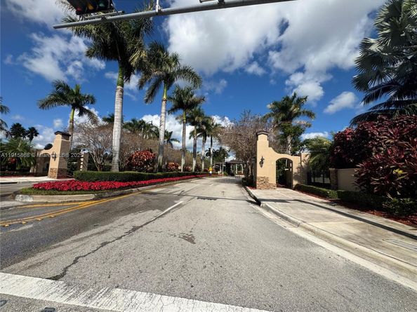 1221 NE 32nd Ter, Homestead FL 33033