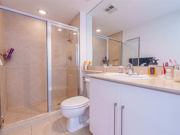 335 S Biscayne Blvd 3005, Miami FL 33131