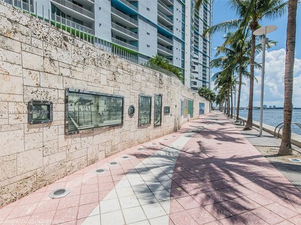 335 S Biscayne Blvd 3005, Miami FL 33131
