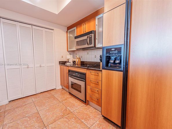 335 S Biscayne Blvd 3005, Miami FL 33131