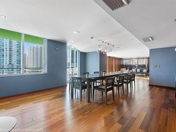 335 S Biscayne Blvd 3005, Miami FL 33131