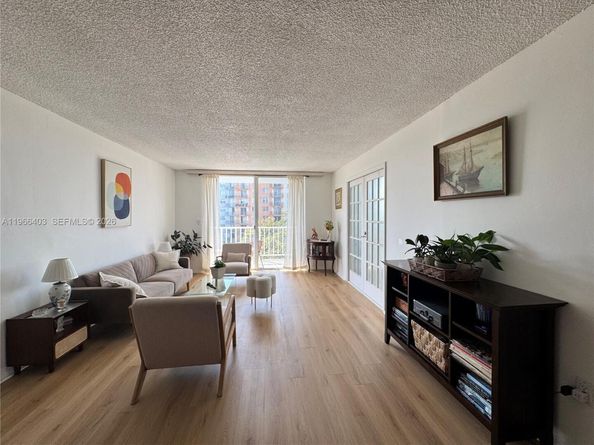 1470 NE 125th Ter 407, North Miami FL 33161