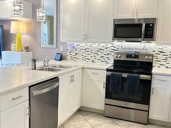 2703 NW 55th Ave, Margate FL 33063