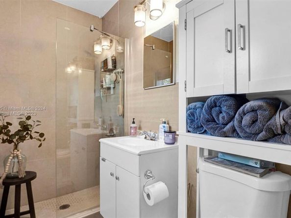 1215 NE 6th St, Fort Lauderdale FL 33304