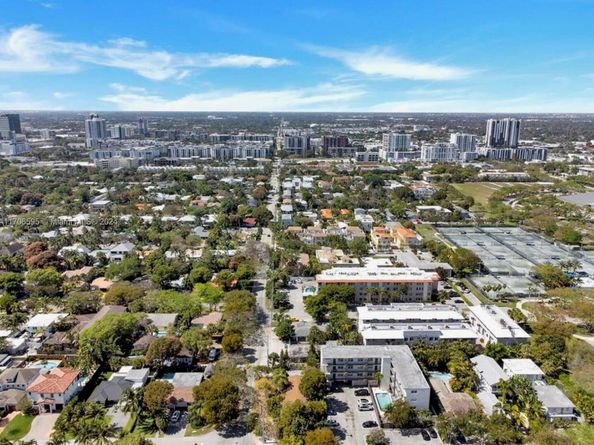 1215 NE 6th St, Fort Lauderdale FL 33304