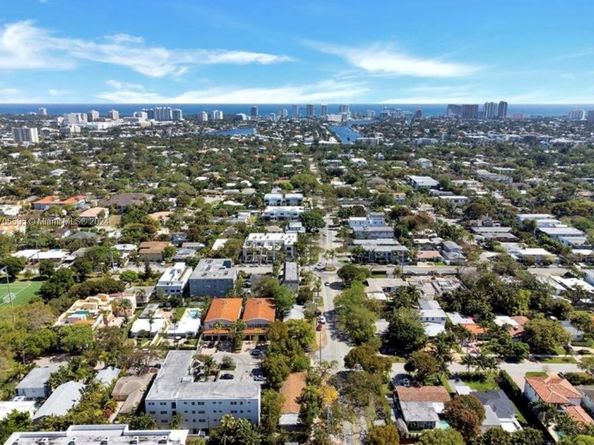 1215 NE 6th St, Fort Lauderdale FL 33304