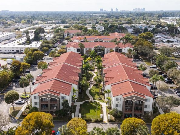 6861 SW 44th St 307, Miami FL 33155