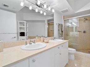 20000 E Country Club Dr 1102, Aventura FL 33180