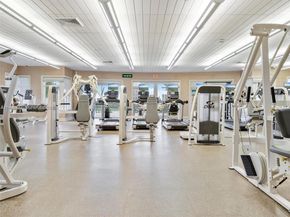 20000 E Country Club Dr 1102, Aventura FL 33180