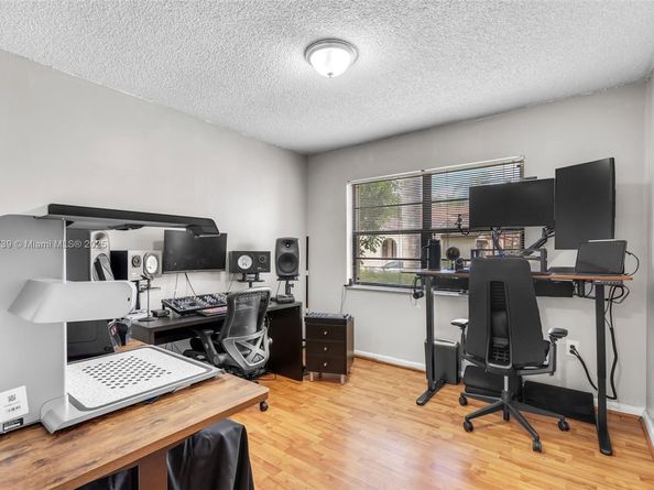 6646 NW 175th Ter, Hialeah FL 33015