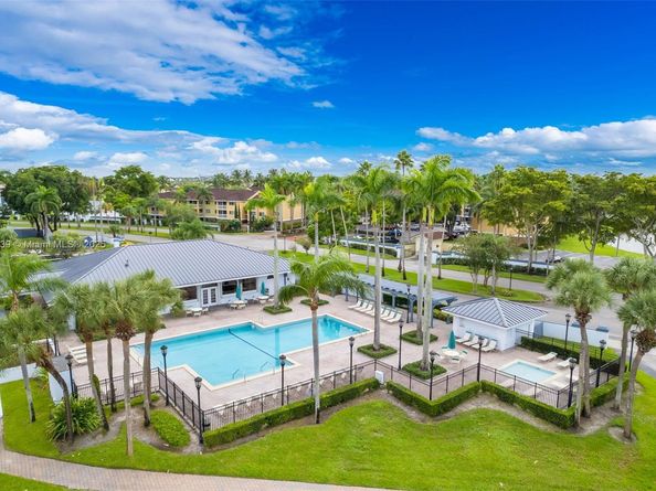 6646 NW 175th Ter, Hialeah FL 33015