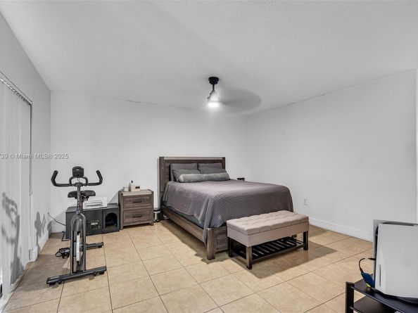 6646 NW 175th Ter, Hialeah FL 33015