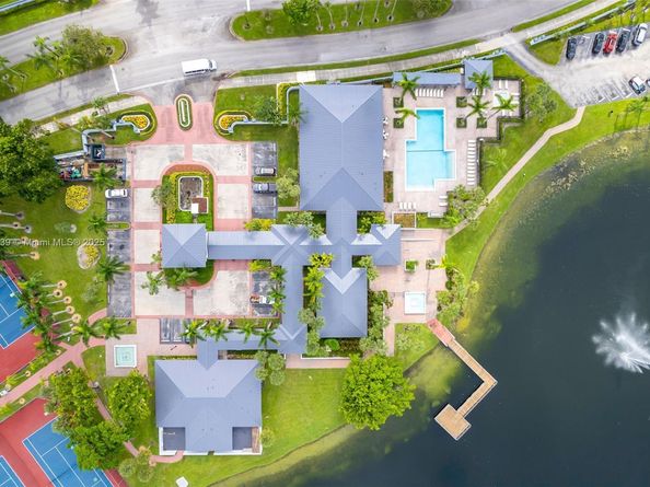 6646 NW 175th Ter, Hialeah FL 33015