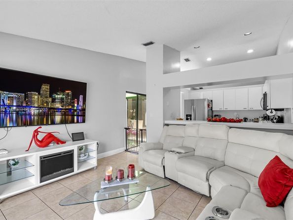 6646 NW 175th Ter, Hialeah FL 33015