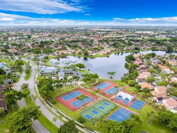 6646 NW 175th Ter, Hialeah FL 33015