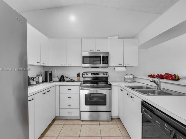 6646 NW 175th Ter, Hialeah FL 33015