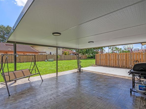 6646 NW 175th Ter, Hialeah FL 33015