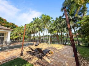 2514 Poinciana Dr, Weston FL 33327