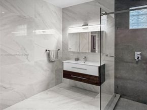 2514 Poinciana Dr, Weston FL 33327