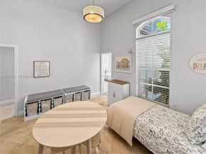 2514 Poinciana Dr, Weston FL 33327