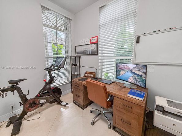 2514 Poinciana Dr, Weston FL 33327