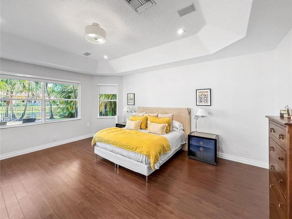 2514 Poinciana Dr, Weston FL 33327