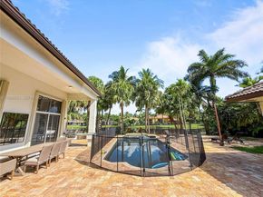 2514 Poinciana Dr, Weston FL 33327