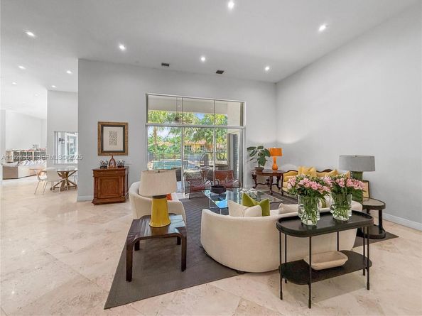 2514 Poinciana Dr, Weston FL 33327