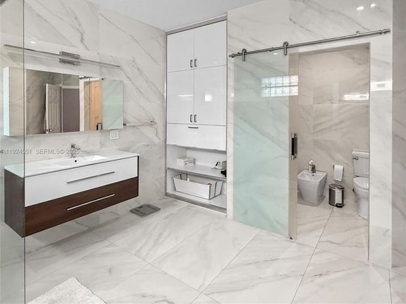 2514 Poinciana Dr, Weston FL 33327