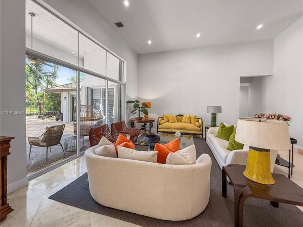 2514 Poinciana Dr, Weston FL 33327