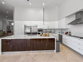 2514 Poinciana Dr, Weston FL 33327