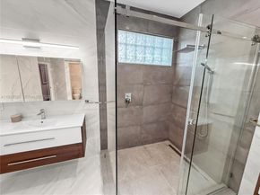 2514 Poinciana Dr, Weston FL 33327