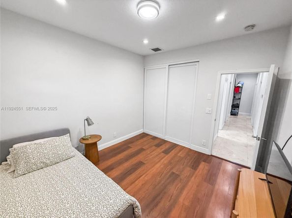 2514 Poinciana Dr, Weston FL 33327