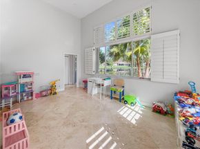 2514 Poinciana Dr, Weston FL 33327