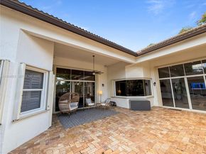 2514 Poinciana Dr, Weston FL 33327