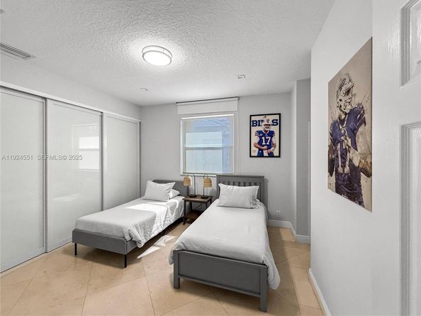 2514 Poinciana Dr, Weston FL 33327