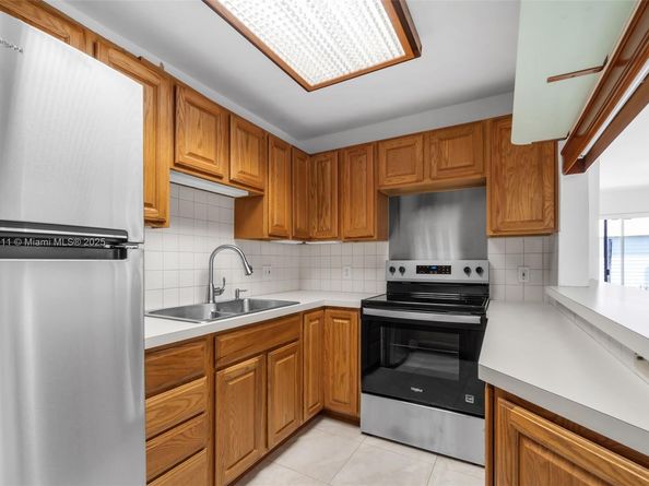 9085 SW 157th St, Palmetto Bay FL 33157