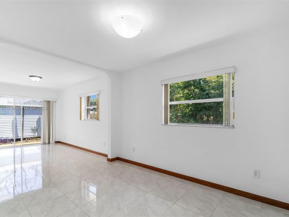 9085 SW 157th St, Palmetto Bay FL 33157