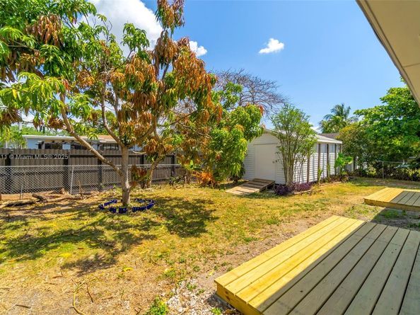 9085 SW 157th St, Palmetto Bay FL 33157