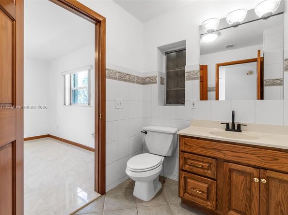 9085 SW 157th St, Palmetto Bay FL 33157