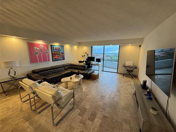 Undisclosed Address #A11900007, Hallandale Beach FL 33009