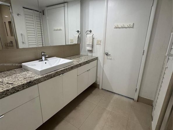 Undisclosed Address #A11900007, Hallandale Beach FL 33009